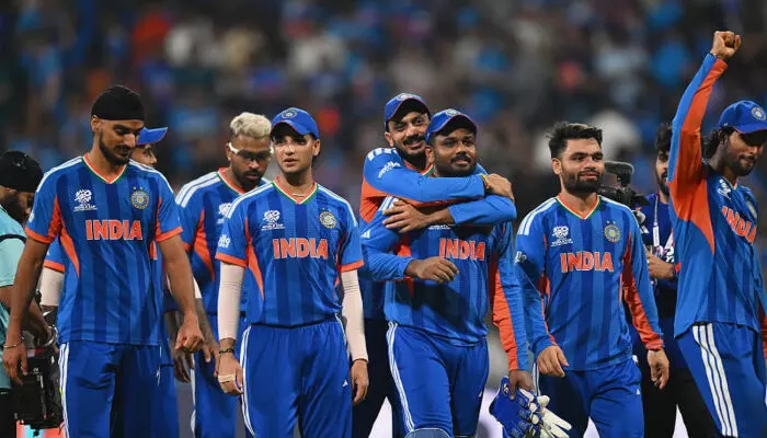 ലോകകപ്പ് നേടിയാല് ഇന്ത്യക്ക് എത്ര കോടി കിട്ടും? കിരീടം നേടുന്ന ടീമിന് 27.48 കോടി രൂപ സമ്മാനത്തുക; രണ്ടാം സ്ഥാനക്കാര്ക്കും കൈനിറയെ പണം; സ്പോണ്സര്ഷിപ്പ് വരുമാനം തുണച്ചതോടെ സമ്മാനത്തുകയില് 20 ശതമാനം വര്ധനവ് ലോകകപ്പ് നേടിയാല് ഇന്ത്യക്ക് എത്ര കോടി കിട്ടും? കിരീടം നേടുന്ന ടീമിന് 27.48 കോടി രൂപ സമ്മാനത്തുക; രണ്ടാം സ്ഥാനക്കാര്ക്കും കൈനിറയെ പണം; സ്പോണ്സര്ഷിപ്പ് വരുമാനം തുണച്ചതോടെ സമ്മാനത്തുകയില് 20 ശതമാനം വര്ധനവ്