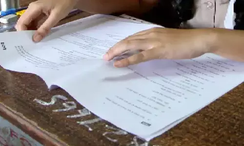 ഒന്‍പതാംക്ലാസ് പരീക്ഷയ്ക്ക് നല്‍കിയത് എട്ടാം ക്ലാസിലെ ചോദ്യക്കടലാസ്; കണ്ണൂരില്‍ പരീക്ഷ ഒരു മണിക്കൂര്‍ വൈകി