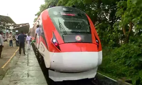 വന്ദേ ഭാരത് ട്രെയിനിന് നേരെ കല്ലേറ്; ഗ്ലാസിന് കേടുപാട്: പ്രതികള്‍ക്കായി അന്വേഷണം ആരംഭിച്ച് പോലിസ്