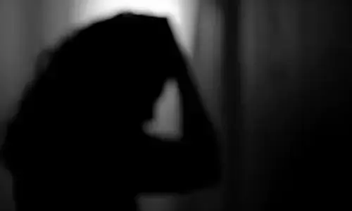 കൃഷിയിടത്തിലെ കുടിലിൽവെച്ച് വയോധികയെ നാലുപേർ ചേർന്ന് കൂട്ടബലാത്സംഗം ചെയ്തു; മക്കളെ കണ്ടതും കരഞ്ഞ് നിലവിളിച്ച് ആ 90-കാരി; ദാരുണ സംഭവം മധ്യപ്രദേശിൽ