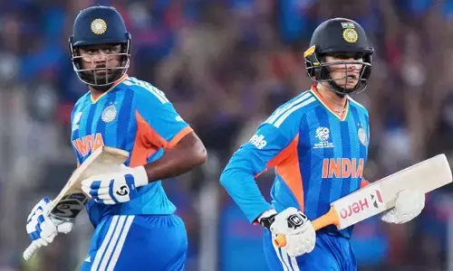 മാറ്റ് ഹെന്റിയെ സിക്‌സറിന് പറത്തി മിന്നുന്ന തുടക്കമിട്ട് സഞ്ജു;  പതിനെട്ട് പന്തില്‍ അര്‍ധ സെഞ്ചുറിയുമായി അഭിഷേക് ശര്‍മ; പിന്നാലെ യുവതാരം പുറത്ത്;   പവര്‍ പ്ലേയില്‍ തല്ല് വാങ്ങികൂട്ടി കിവീസിന്റെ പേസര്‍മാര്‍;  ആദ്യ ആറ് ഓവറില്‍ ഇന്ത്യ അടിച്ചൂകൂട്ടിയത് 92 റണ്‍സ്; ലോകകപ്പ് ഫൈനലില്‍ ഏഴാം ഓവറില്‍ നൂറ് പിന്നിട്ട് സൂര്യകുമാറും സംഘവും