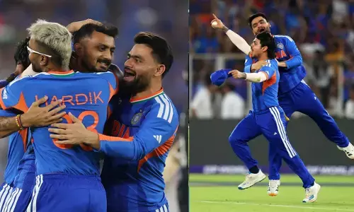 അതിവേഗ സെഞ്ചുറിയുമായി പ്രോട്ടീസിനെ വിരട്ടിയ ഫിന്‍ അലനെ വീഴ്ത്തി അക്‌സര്‍;  പിന്നാലെ രചിന്‍ രവീന്ദ്രയെ വീഴ്ത്തി ബുമ്രയും; ഗ്ലെന്‍ ഫിലിപ്‌സിനെയും അക്‌സര്‍ എറിഞ്ഞിട്ടതോടെ പവര്‍പ്ലേയില്‍ തകര്‍ന്ന് കിവീസ്; വിജയിച്ചത് ഹോം ഗ്രൗണ്ടില്‍ ലോക്കല്‍ ബോയ്സിനെ വിളിച്ച സൂര്യയുടെ തന്ത്രം; പിന്നാലെ ചാപ്മാനും ടിം സിഫര്‍ട്ടും ഡാരില്‍ മിച്ചലും പുറത്ത്; ആദ്യ 15   ഓവറില്‍ ന്യൂസിലന്‍ഡ് 8 വിക്കറ്റിന് 141 റണ്‍സ്