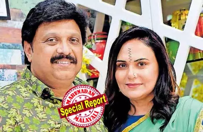 ഗണേഷ്കുമാറിനെ വാളകത്തെ വീട്ടില് മോശം സാഹചര്യത്തില് കണ്ടു, ഫോട്ടോ കയ്യിലുണ്ട്; മന്ത്രിക്കൊപ്പം ഉണ്ടായിരുന്ന സ്ത്രീയെ അവര് കാറില് കയറ്റിവിട്ടു; ശ്രീലേഖയുടെ നിര്ദേശ പ്രകാരമാണ് പോലീസ് സഹായം തേടിയത്; ഫോണ് പിടിച്ചു വാങ്ങാന് ശ്രമിച്ചു, വീടിനു പുറത്തേക്ക് കടക്കാന് ശ്രമിക്കാതെ വാതില് അടച്ചു; ഗതാഗത മന്ത്രിക്കെതിരായ ആരോപണങ്ങള് സ്ഥിരീകരിച്ചു ഭാര്യ ബിന്ദു മേനോന് ഗണേഷ്കുമാറിനെ വാളകത്തെ വീട്ടില് മോശം സാഹചര്യത്തില് കണ്ടു, ഫോട്ടോ കയ്യിലുണ്ട്; മന്ത്രിക്കൊപ്പം ഉണ്ടായിരുന്ന സ്ത്രീയെ അവര് കാറില് കയറ്റിവിട്ടു; ശ്രീലേഖയുടെ നിര്ദേശ പ്രകാരമാണ് പോലീസ് സഹായം തേടിയത്; ഫോണ് പിടിച്ചു വാങ്ങാന് ശ്രമിച്ചു, വീടിനു പുറത്തേക്ക് കടക്കാന് ശ്രമിക്കാതെ വാതില് അടച്ചു; ഗതാഗത മന്ത്രിക്കെതിരായ ആരോപണങ്ങള് സ്ഥിരീകരിച്ചു ഭാര്യ ബിന്ദു മേനോന്