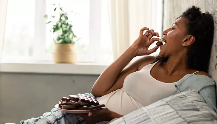 ആർത്തവത്തിന് തൊട്ടുമുൻപുള്ള ദിവസങ്ങളിൽ ചോക്ലേറ്റിനോട് വല്ലാത്തൊരു ആർത്തി; ആ സമയത്ത് നിങ്ങൾക്ക് അമിതമായ വിശപ്പ് തോന്നാറുണ്ടോ?; അതിന്റെ പ്രധാന കാരണം ഇത് ആർത്തവത്തിന് തൊട്ടുമുൻപുള്ള ദിവസങ്ങളിൽ ചോക്ലേറ്റിനോട് വല്ലാത്തൊരു ആർത്തി; ആ സമയത്ത് നിങ്ങൾക്ക് അമിതമായ വിശപ്പ് തോന്നാറുണ്ടോ?; അതിന്റെ പ്രധാന കാരണം ഇത്