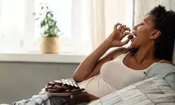 ആർത്തവത്തിന് തൊട്ടുമുൻപുള്ള ദിവസങ്ങളിൽ ചോക്ലേറ്റിനോട് വല്ലാത്തൊരു ആർത്തി; ആ സമയത്ത് നിങ്ങൾക്ക് അമിതമായ വിശപ്പ് തോന്നാറുണ്ടോ?; അതിന്റെ പ്രധാന കാരണം ഇത്