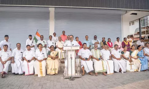 തിരുമൂലപുരം സ്‌കൂള്‍ പരിസരത്ത് ബെവ് കോ ഔട്ട് ലെറ്റ് തുറക്കുന്നതില്‍ പ്രതിഷേധം; എം.എല്‍.എ. മൗനം വെടിയണമെന്ന് അഡ്വ: വര്‍ഗ്ഗീസ് മാമ്മന്‍