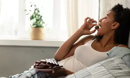 ആർത്തവത്തിന് തൊട്ടുമുൻപുള്ള ദിവസങ്ങളിൽ ചോക്ലേറ്റിനോട് വല്ലാത്തൊരു ആർത്തി; ആ സമയത്ത് നിങ്ങൾക്ക് അമിതമായ വിശപ്പ് തോന്നാറുണ്ടോ?; അതിന്റെ പ്രധാന കാരണം ഇത്