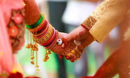 ഏഴാം വിവാഹത്തിനൊരുങ്ങി 55കാരനായ പിതാവ്; തടയണമെന്നാവശ്യപ്പെട്ട് പരാതിയുമായി മകന്‍