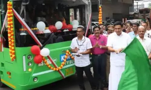 കോഴിക്കോടിന്റെ കാഴ്ചകള്‍ ഇനി ഇരട്ടി മധുരം; കെഎസ്ആര്‍ടിസി ഡബിള്‍ ഡക്കര്‍ ബസ് മന്ത്രി പി.എ മുഹമ്മദ് റിയാസ് ഫ്‌ലാഗ് ഓഫ് ചെയ്തു