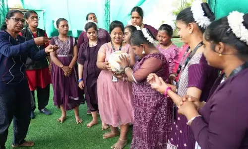 വനിതാദിനത്തില്‍ വനിതാ ഫുട്ബോള്‍ ടീമിന് തുടക്കം കുറിച്ച് ഡിഫറന്റ് ആര്‍ട് സെന്റര്‍