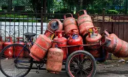 സംസ്ഥാനത്ത് കടുത്ത പാചകവാതക ക്ഷാമം; ഉപഭോഗം നിരീക്ഷിക്കാന്‍ നിരീക്ഷണ സമിതി; മുന്‍ഗണന ആശുപത്രികള്‍ക്കും സ്‌കൂളുകള്‍ക്കും; ശ്മശാനങ്ങളില്‍ പ്രതിസന്ധി പാടില്ല; കേന്ദ്രത്തോട് വിഹിതം കൂട്ടണമെന്ന് ആവശ്യപ്പെടാനും സര്‍ക്കാര്‍ തീരുമാനം