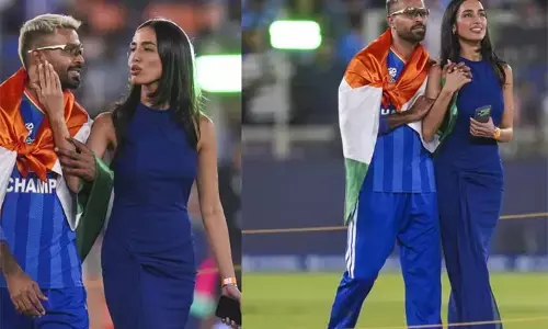 ടി20 ലോകകപ്പ് വിജയാഘോഷത്തിനിടെ ഇന്ത്യന്‍ പതാകയെ അപമാനിച്ചു; ദേശീയ പതാക ധരിച്ചുകൊണ്ട് കാമുകിക്കൊപ്പം വേദിയില്‍ കിടന്നു; ഹാര്‍ദിക് പാണ്ഡ്യക്കെതിരെ പരാതി