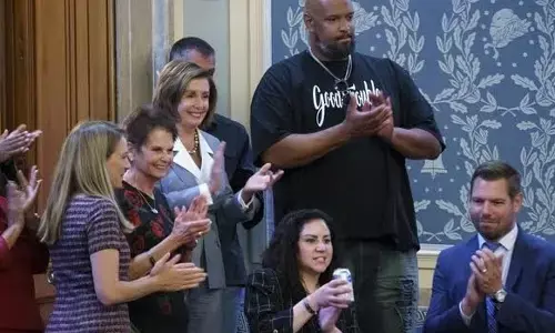 മേരിലാന്‍ഡ് തിരഞ്ഞെടുപ്പ്: സ്റ്റെനി ഹോയറുടെ പിന്‍ഗാമിയെ ചൊല്ലി പെലോസിയും ഹോയറും നേര്‍ക്കുനേര്‍