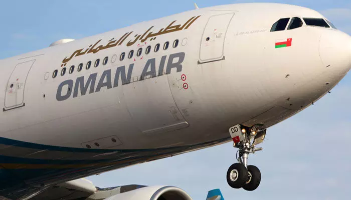 ആകാശത്ത് ഏത് നിമിഷവും എന്തും സംഭവിക്കാമെന്ന അവസ്ഥ; റിസ്ക് എടുക്കാൻ പൈലറ്റുമാരും തയ്യാറാകുന്നില്ല; രണ്ടുംകല്പിച്ച് തീരുമാനവുമായി ഒമാൻ എയർ; യാത്രക്കാർ ആശങ്കയിൽ ആകാശത്ത് ഏത് നിമിഷവും എന്തും സംഭവിക്കാമെന്ന അവസ്ഥ; റിസ്ക് എടുക്കാൻ പൈലറ്റുമാരും തയ്യാറാകുന്നില്ല; രണ്ടുംകല്പിച്ച് തീരുമാനവുമായി ഒമാൻ എയർ; യാത്രക്കാർ ആശങ്കയിൽ