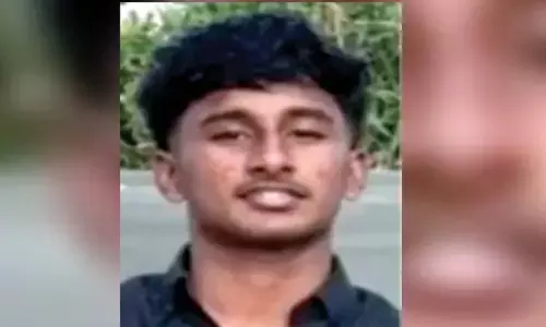 നിയന്ത്രണം വിട്ട ബൈക്ക് ലോറിക്കടിയിലേക്ക് ഇടിച്ചു കയറി; ഉംറയ്ക്ക് പോകാനിരിക്കെ വിദ്യാര്‍ത്ഥിക്ക് ദാരുണ മരണം