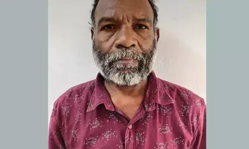 വീട്ടിലേക്ക് ബന്ധുക്കള്‍ വരുന്ന വഴിയില്‍ മദ്യപിച്ച് ബോധമില്ലാതെ കിടന്നു; വയോധികന്റെ ദേഹത്ത് ചൂടുവെള്ളമൊഴിച്ച് പൊള്ളിച്ച് അയല്‍വാസി: ആറുമാസം നീണ്ടു നിന്ന അന്വേഷണത്തിനൊടുവില്‍ അറസ്റ്റ്