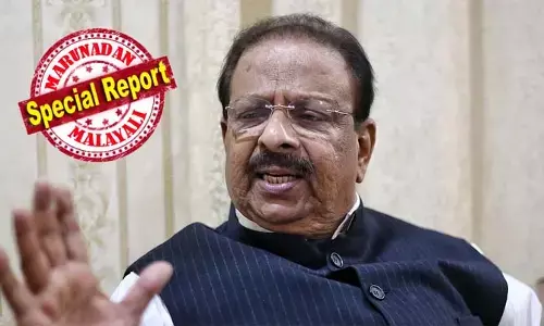 കെപിസിസി അധ്യക്ഷ സ്ഥാനത്തു നിന്നും മാറ്റുമ്പോള്‍ നിയമസഭയില്‍ സീറ്റു നല്‍കാമെന്ന് ഉറപ്പു നല്‍കിയത് ഖാര്‍ഗെ; ഇപ്പോള്‍ എംപിമാര്‍ മത്സരിക്കേണ്ടെന്ന തീരുമാനം പറഞ്ഞ് ഒതുക്കുന്നു; കണ്ണൂരില്‍ സീറ്റില്ലെന്ന് ഉറപ്പായതോടെ കെ സുധാകരന്‍ കട്ടക്കലിപ്പില്‍; പാര്‍ലമെന്റെ സമ്മേളനത്തില്‍ പങ്കെടുക്കാതെ നാട്ടിലേക്ക് മടങ്ങി; സീറ്റ് നിഷേധിച്ചാല്‍ തെരുവില്‍ ഇറങ്ങാന്‍ തയ്യാറായി പ്രവര്‍ത്തകര്‍