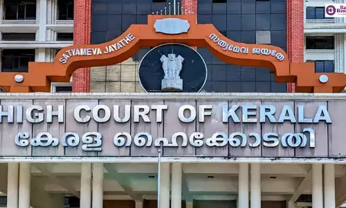 നഴ്‌സുമാരുടെ സമരം: ഹൈക്കോടതി ഇടപെട്ടു; ചൊവ്വാഴ്ച മധ്യസ്ഥ ചര്‍ച്ച; സമരം നിര്‍ത്തിവെക്കാന്‍ നിര്‍ദേശം