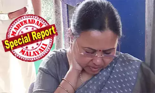 കഴുത്തിന്റെ പല ഭാഗങ്ങളിലും തൊടുമ്പോള് വേദനയുണ്ടെന്ന് മന്ത്രി അറിയിച്ചതല്ലാതെ ശാരീരികമായ അക്രമത്തിന്റെ അടയാളങ്ങളൊന്നും ഡോക്ടര്മാര്ക്ക് കണ്ടെത്താനായിട്ടില്ല; കണ്ണൂര് ജില്ലാ ആശുപത്രിയില് നടത്തിയ പരിശോധനാ റിപ്പോര്ട്ട് ആരോഗ്യമന്ത്രിയുടെ വാദത്തിന് എതിര്; മന്ത്രിയുടെ വാദങ്ങള് മെഡിക്കല് റിപ്പോര്ട്ടിലൂടെ പൊളിയുന്നത് സര്ക്കാരിനും സി.പി.എമ്മിനും വലിയ രാഷ്ട്രീയ തിരിച്ചടി കഴുത്തിന്റെ പല ഭാഗങ്ങളിലും തൊടുമ്പോള് വേദനയുണ്ടെന്ന് മന്ത്രി അറിയിച്ചതല്ലാതെ ശാരീരികമായ അക്രമത്തിന്റെ അടയാളങ്ങളൊന്നും ഡോക്ടര്മാര്ക്ക് കണ്ടെത്താനായിട്ടില്ല; കണ്ണൂര് ജില്ലാ ആശുപത്രിയില് നടത്തിയ പരിശോധനാ റിപ്പോര്ട്ട് ആരോഗ്യമന്ത്രിയുടെ വാദത്തിന് എതിര്; മന്ത്രിയുടെ വാദങ്ങള് മെഡിക്കല് റിപ്പോര്ട്ടിലൂടെ പൊളിയുന്നത് സര്ക്കാരിനും സി.പി.എമ്മിനും വലിയ രാഷ്ട്രീയ തിരിച്ചടി