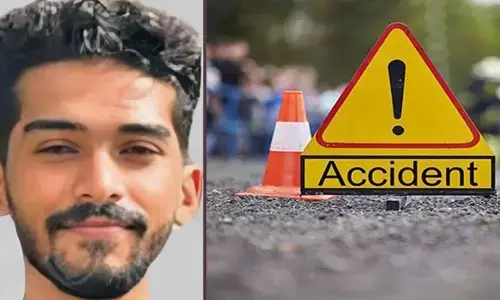 ചങ്ങമ്പുഴ പാർക്കിന് സമീപം കേട്ടത് ചെവി പൊട്ടുന്ന ശബ്ദം; നാട്ടുകാർ ഓടിയെത്തിയപ്പോൾ ദാരുണ കാഴ്ച; കൊച്ചി മെട്രോ തൂണിൽ ഇടിച്ച് വീണ്ടും അപകടം; ബൈക്ക് യാത്രക്കാരന് ദാരുണാന്ത്യം