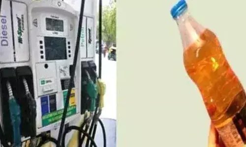 പെട്രോളും ഡീസലും ആവശ്യത്തിന് ലഭ്യമാണ്;  കുപ്പികളിലും കാനുകളിലും ഇന്ധനം നല്‍കിയാല്‍ കര്‍ശന നടപടി; പമ്പുകളില്‍ നിയന്ത്രണം; നിര്‍ദേശവുമായി കേന്ദ്ര പെട്രോളിയം മന്ത്രാലയം