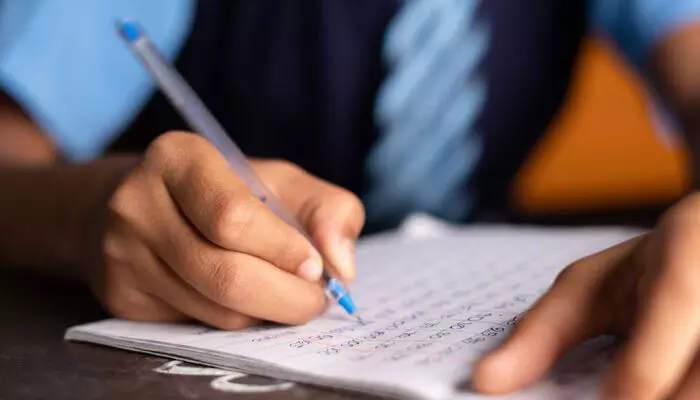 പശ്ചിമേഷ്യന് സംഘര്ഷം തുടരുന്നു; ഗള്ഫ് രാജ്യങ്ങളിലെ പ്ലസ്ടു പരീക്ഷകള് റദ്ദാക്കി സിബിഎസ്ഇ പശ്ചിമേഷ്യന് സംഘര്ഷം തുടരുന്നു; ഗള്ഫ് രാജ്യങ്ങളിലെ പ്ലസ്ടു പരീക്ഷകള് റദ്ദാക്കി സിബിഎസ്ഇ