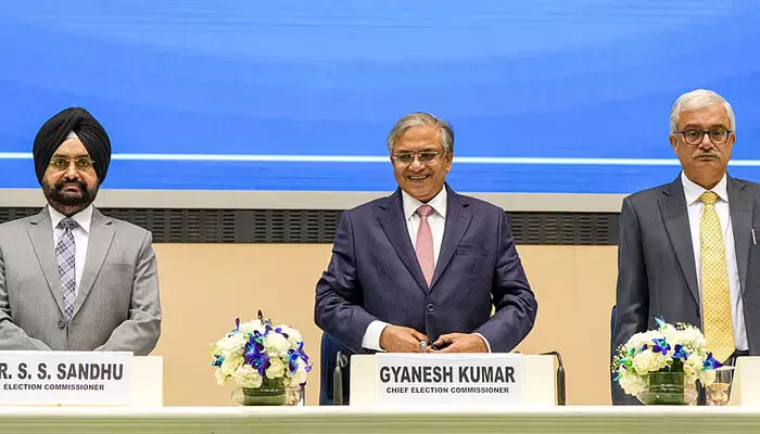 ബംഗാളില് ഇത്തവണ കളി മാറും! എട്ടു ഘട്ടങ്ങളില് നിന്ന് രണ്ടു ഘട്ടത്തിലേക്ക് വെട്ടിച്ചുരുക്കി തിരഞ്ഞെടുപ്പ് കമ്മീഷന്; ഏപ്രില് 23-നും 29-നും വോട്ടെടുപ്പ്; തമിഴ്നാട്ടിലും പുതുച്ചേരിയിലും ഏപ്രില് 23-ന്; അസമില് 9-ന്; വോട്ടെണ്ണല് മെയ് 4-ന്; ഗ്യാനേഷ് കുമാറിന്റെ പ്രഖ്യാപനത്തില് ഞെട്ടി രാഷ്ട്രീയ പാര്ട്ടി കേന്ദ്രങ്ങള്! ബംഗാളില് ഇത്തവണ കളി മാറും! എട്ടു ഘട്ടങ്ങളില് നിന്ന് രണ്ടു ഘട്ടത്തിലേക്ക് വെട്ടിച്ചുരുക്കി തിരഞ്ഞെടുപ്പ് കമ്മീഷന്; ഏപ്രില് 23-നും 29-നും വോട്ടെടുപ്പ്; തമിഴ്നാട്ടിലും പുതുച്ചേരിയിലും ഏപ്രില് 23-ന്; അസമില് 9-ന്; വോട്ടെണ്ണല് മെയ് 4-ന്; ഗ്യാനേഷ് കുമാറിന്റെ പ്രഖ്യാപനത്തില് ഞെട്ടി രാഷ്ട്രീയ പാര്ട്ടി കേന്ദ്രങ്ങള്!