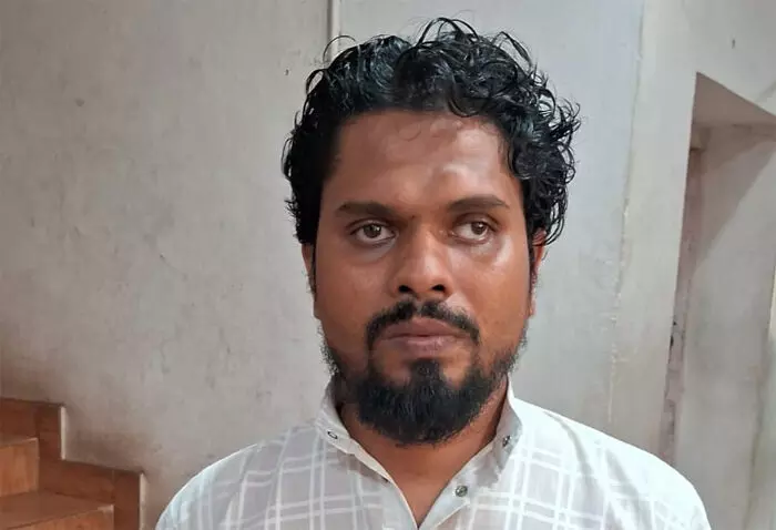 പ്രായപൂര്ത്തിയാകാത്ത ആണ്കുട്ടിക്ക് പീഡനം; കൊട്ടാരക്കരയില് മദ്രസ അധ്യാപകന് അറസ്റ്റില്; മറ്റ് ആണ്കുട്ടികളെയും പീഡിപ്പിച്ചതായി വിവരം; കൂടുതല് അന്വേഷണത്തിന് പോലീസ് പ്രായപൂര്ത്തിയാകാത്ത ആണ്കുട്ടിക്ക് പീഡനം; കൊട്ടാരക്കരയില് മദ്രസ അധ്യാപകന് അറസ്റ്റില്; മറ്റ് ആണ്കുട്ടികളെയും പീഡിപ്പിച്ചതായി വിവരം; കൂടുതല് അന്വേഷണത്തിന് പോലീസ്