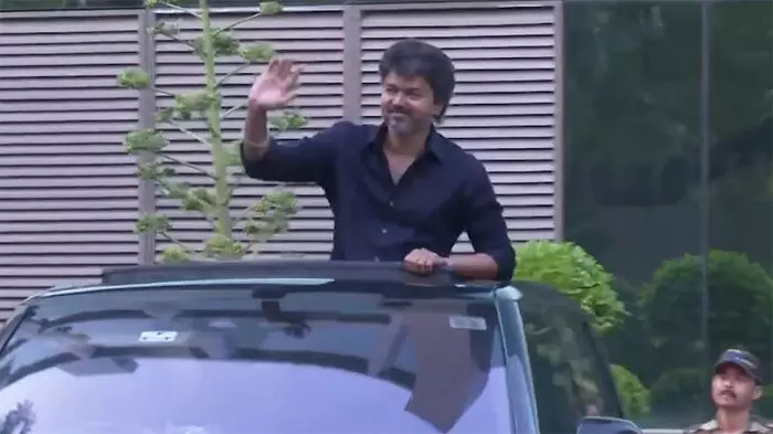 ഏഴ് മണിക്കൂര് മുള്മുനയില്, ആരാധകരെ കൈ വീശി കാണിച്ചു മടക്കം; കരൂര് ദുരന്തത്തില് വിജയ്യെ ചോദ്യം ചെയ്ത് സിബിഐ ഏഴ് മണിക്കൂര് മുള്മുനയില്, ആരാധകരെ കൈ വീശി കാണിച്ചു മടക്കം; കരൂര് ദുരന്തത്തില് വിജയ്യെ ചോദ്യം ചെയ്ത് സിബിഐ