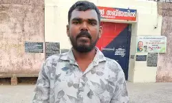 മാല പൊട്ടിച്ച് പമ്പ കടക്കാന് നോക്കി; ആറന്മുള പോലീസ് ആറ്റില് ചാടി പ്രതിയെ പിടിച്ചു മാല പൊട്ടിച്ച് പമ്പ കടക്കാന് നോക്കി; ആറന്മുള പോലീസ് ആറ്റില് ചാടി പ്രതിയെ പിടിച്ചു