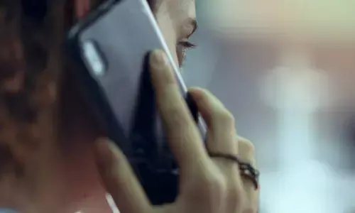 കസ്റ്റംസ് ഓഫീസറാണെന്ന പേരിൽ പരിചയപ്പെട്ട് ബന്ധം സ്ഥാപിച്ചു; പിന്നാലെ സ്വർണം ലേലത്തിൽ പിടിച്ച് നൽകാമെന്ന് വാഗ്ദാനം; യുവാവിൽനിന്ന്‌ ലക്ഷങ്ങൾ തട്ടിയ യുവതി അറസ്റ്റിൽ