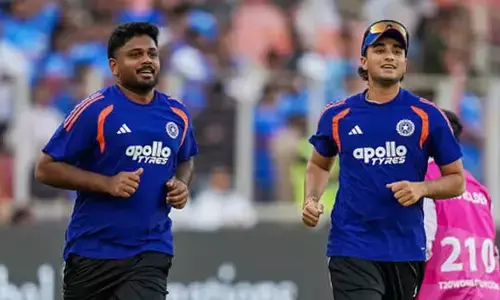 ഞങ്ങള്‍ ഐസും ഫയറുമല്ല, ഫയറും ഫയറുമാണ്;  ചിലപ്പോള്‍ അവന്‍ അടിച്ചുതകര്‍ക്കും, അല്ലെങ്കില്‍ ഞാന്‍; മൈതാനത്തിന് അകത്തും പുറത്തും ശക്തമായ ഒരു കേരള-പഞ്ചാബി സൗഹൃദം; അതു കേള്‍ക്കുമ്പോള്‍ അഭിഷേക് ശര്‍മയോട് സഹതാരങ്ങള്‍ക്ക് അസൂയയെന്നും സഞ്ജു