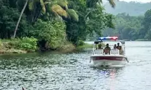 പമ്പയാറ്റില് സിനിമയെ വെല്ലുന്ന രംഗങ്ങള്; മാല പൊട്ടിച്ച് പുഴയില് ചാടിയ മോഷ്ടാവിനെ നീന്തിപ്പിടിച്ച് പോലീസ് പമ്പയാറ്റില് സിനിമയെ വെല്ലുന്ന രംഗങ്ങള്; മാല പൊട്ടിച്ച് പുഴയില് ചാടിയ മോഷ്ടാവിനെ നീന്തിപ്പിടിച്ച് പോലീസ്