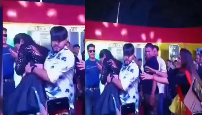 താഴെ വീണ ഡാൻസുകാരിയെ എഴുന്നേൽപ്പിക്കാൻ ശ്രമം നടത്തുന്നു; കാര്യം കൈവിട്ടതും ദേഷ്യം അടക്കാൻ പറ്റാതെ ആ ഗായകൻ ചെയ്തത്; അന്തം വിട്ട് കണ്ടുനിന്നവർ; വേദിയിൽ നാടകീയ രംഗങ്ങൾ താഴെ വീണ ഡാൻസുകാരിയെ എഴുന്നേൽപ്പിക്കാൻ ശ്രമം നടത്തുന്നു; കാര്യം കൈവിട്ടതും ദേഷ്യം അടക്കാൻ പറ്റാതെ ആ ഗായകൻ ചെയ്തത്; അന്തം വിട്ട് കണ്ടുനിന്നവർ; വേദിയിൽ നാടകീയ രംഗങ്ങൾ