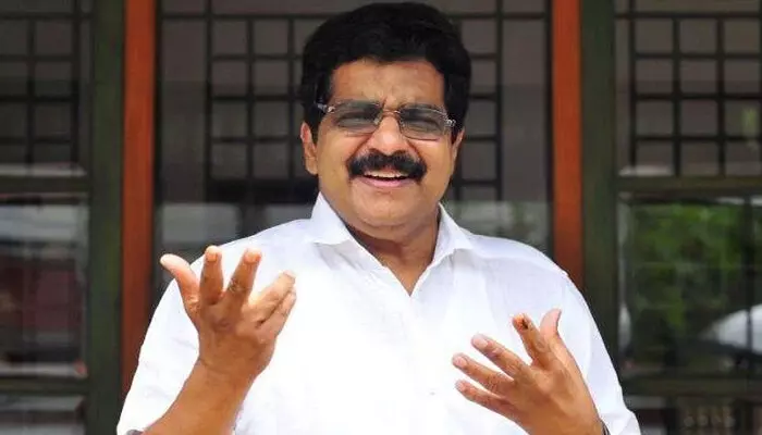 ആരോഗ്യ പ്രശ്നങ്ങളുണ്ട്, സീറ്റ് നല്കരുത്; എം കെ മുനീറിന് സീറ്റ് നല്കുന്നതിനെതിരെ മുസ്ലിം ലീഗിലെ ഒരു വിഭാഗം; സൈബര് പ്രചാരണത്തിന് പിന്നില് ഗള്ഫ് രാജ്യങ്ങളിലെ ലീഗ് പ്രവര്ത്തകരെന്ന് മുനീര് അനുകൂലികള് ആരോഗ്യ പ്രശ്നങ്ങളുണ്ട്, സീറ്റ് നല്കരുത്; എം കെ മുനീറിന് സീറ്റ് നല്കുന്നതിനെതിരെ മുസ്ലിം ലീഗിലെ ഒരു വിഭാഗം; സൈബര് പ്രചാരണത്തിന് പിന്നില് ഗള്ഫ് രാജ്യങ്ങളിലെ ലീഗ് പ്രവര്ത്തകരെന്ന് മുനീര് അനുകൂലികള്