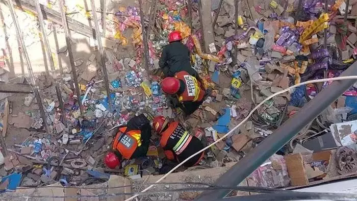 പാക്കിസ്ഥാനില് സര്ക്കാര് കെട്ടിടത്തിന്റെ മേല്ക്കൂര തകര്ന്ന് 8 സ്ത്രീകള് മരിച്ചു; പരിക്കേറ്റവരില് പലരുടെയും നില ഗുരുതരം പാക്കിസ്ഥാനില് സര്ക്കാര് കെട്ടിടത്തിന്റെ മേല്ക്കൂര തകര്ന്ന് 8 സ്ത്രീകള് മരിച്ചു; പരിക്കേറ്റവരില് പലരുടെയും നില ഗുരുതരം