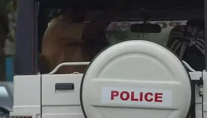 ഇന്സ്റ്റഗ്രാം വഴി യുവതികളുമായി സൗഹൃദം സൃഷ്ടിക്കും; സ്വര്ണം കൈക്കലാക്കി മുങ്ങും; യുവാവ് പൊലീസ് പിടിയില് ഇന്സ്റ്റഗ്രാം വഴി യുവതികളുമായി സൗഹൃദം സൃഷ്ടിക്കും; സ്വര്ണം കൈക്കലാക്കി മുങ്ങും; യുവാവ് പൊലീസ് പിടിയില്