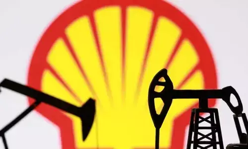 ഇറാന്‍ യുദ്ധം കൊടുമ്പിരി കൊള്ളുമ്പോള്‍ എണ്ണക്കമ്പനികളുടെ ഓഹരി വില കുതിച്ചുയരുന്നു; ഷെല്‍, അമേരിക്കന്‍ എണ്ണക്കമ്പനികളുടെ മാര്‍ക്കറ്റ് മൂല്യം ഉയര്‍ന്നു