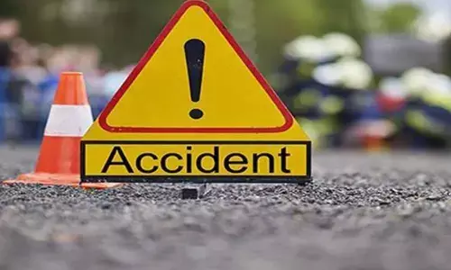 മട്ടന്നൂരില്‍ സ്വകാര്യ ബസ് ബൈക്കിലിടിച്ച് അധ്യാപിക മരിച്ചു; ഭര്‍ത്താവിന് ഗുരുതര പരുക്ക്; ബസ് ഡ്രൈവര്‍ ഓടി രക്ഷപ്പെട്ടു