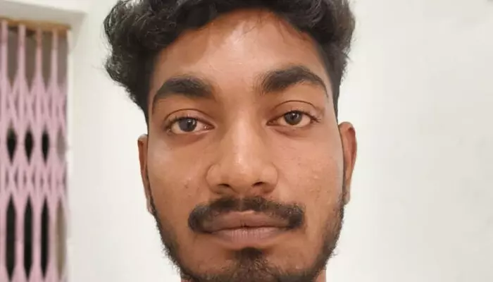 സ്കൂള് വിദ്യാര്ത്ഥിയെ തടഞ്ഞു നിര്ത്തി ആക്രമിച്ചു; മൊബൈല് ഫോണ് തട്ടിയെടുത്തു: 21കാരന് അറസ്റ്റില് സ്കൂള് വിദ്യാര്ത്ഥിയെ തടഞ്ഞു നിര്ത്തി ആക്രമിച്ചു; മൊബൈല് ഫോണ് തട്ടിയെടുത്തു: 21കാരന് അറസ്റ്റില്