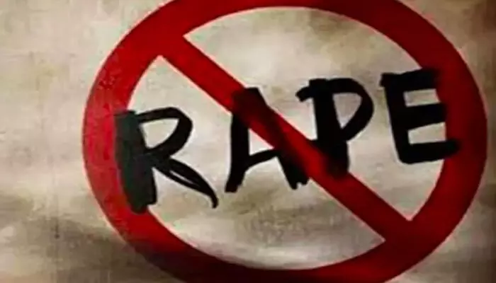 സേലത്ത് വയോധികയെ കത്തി കാണിച്ച് ഭീഷണിപ്പെടുത്തി പീഡിപ്പിച്ചു; 26കാരന് അറസ്റ്റില് സേലത്ത് വയോധികയെ കത്തി കാണിച്ച് ഭീഷണിപ്പെടുത്തി പീഡിപ്പിച്ചു; 26കാരന് അറസ്റ്റില്