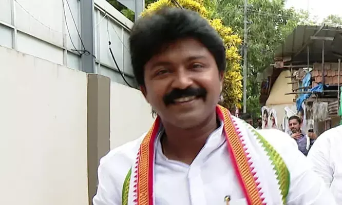 സീറ്റ് കിട്ടിയാല്‍ 15,000 ഭൂരിപക്ഷം ഉറപ്പ്! എനിക്ക് എന്ത് അയോഗ്യതയെന്ന് നേതൃത്വം പറയണം; 10 വര്‍ഷത്തെ അധ്വാനം പാഴായോ? തഴഞ്ഞതില്‍ അതൃപ്തി; പെരുമ്പാവൂരില്‍ പൊട്ടിത്തെറിച്ച് എല്‍ദോസ് കുന്നപ്പിള്ളി; നേതാക്കളെ കാണാന്‍ ഡല്‍ഹിക്ക്