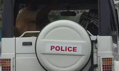 ഒന്നും നോക്കാതെ കൈപ്പത്തിയിലേക്ക് കത്തി കുത്തിയിറക്കി; മണ്ണുത്തിയിൽ പോലീസിന് നേരെ ഗുണ്ടാ ആക്രമണം: എസ്ഐയ്ക്ക് പരിക്ക്; രണ്ടുപേരെ പൊക്കി