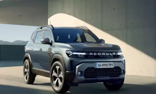 ചെറുപ്പക്കാരുടെ ഏറ്റവും ഫേവറിറ്റ് വണ്ണായ വണ്ടി; കണ്ണിൽ എണ്ണ ഒഴിച്ച് കാത്തിരുന്നവർക്ക് ഇതാ..ശുഭ വാർത്ത; പുതിയ റെനോ ഡസ്റ്റർ പുറത്തിറങ്ങി; വില വിവരങ്ങൾ അറിയാം..