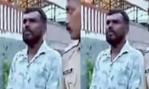 ഗേറ്റടക്കാൻ മുറ്റത്തിറങ്ങുന്നത് നോക്കിയിരുന്നു; പെട്ടെന്ന് വീട്ടമ്മയുടെ കഴുത്തിൽ കിടന്ന താലി മാല പൊട്ടിച്ച് ഒറ്റയോട്ടം; പിന്നാലെ കള്ളനെ പിടികൂടി പോലീസ്