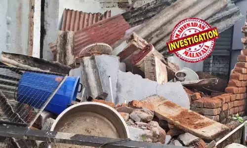 തൃശൂരില്‍ തമിഴ് ദമ്പതികളോട് വീട്ടുടമയുടെ പ്രതികാരം! ബന്ധുവിന്റെ മരണവീട്ടില്‍ പോയി മടങ്ങിവന്നപ്പോള്‍ കണ്ടത് തകര്‍ന്നു തരിപ്പണമായ വീടും വീട്ടുപകരണങ്ങളും; ഇസ്തിരിയിട്ടുണ്ടാക്കിയ സമ്പാദ്യമെല്ലാം റോഡില്‍ എറിഞ്ഞു; മുന്നറിയിപ്പില്ലാതെ നശിപ്പിച്ചത് 12 വര്‍ഷത്തെ സമ്പാദ്യം;  പരാതി നല്‍കിയിട്ടും തിരിഞ്ഞുനോക്കാതെ പോലീസ്