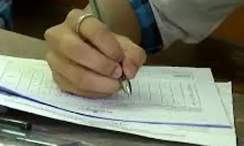 പ്ലസ് ടു പരീക്ഷയില്‍ ആള്‍മാറാട്ടം, എസ്എസ്എല്‍സിയില്‍ സ്മാര്‍ട്ട് ഫോണ്‍ കോപ്പിയടി; സംഭവം കാസര്‍കോട് മൊഗ്രാല്‍ സ്‌കൂളില്‍