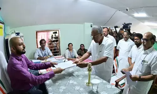 ധര്‍മ്മടത്ത് വീണ്ടും ജനവിധി തേടി പിണറായി; പത്രിക സമര്‍പ്പിച്ചു; കെട്ടിവയ്ക്കാനുള്ള തുക നല്‍കിയത് പത്തനാപുരം ഗാന്ധിഭവനിലെ അമ്മമാര്‍