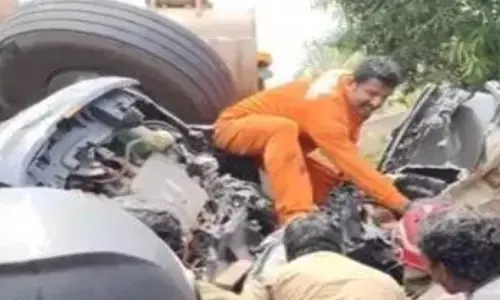 അമിത വേഗതയിൽ പാറകയറ്റി വന്ന ടിപ്പർ ലോറി; പെട്ടെന്ന് നിയന്ത്രണം മുഴുവൻ നഷ്ടപ്പെട്ട് അപകടം; ബൈക്ക് യാത്രക്കാരന് ദാരുണാന്ത്യം; ഞെട്ടിപ്പിക്കുന്ന സംഭവം വെഞ്ഞാറുംമൂട്ടിൽ