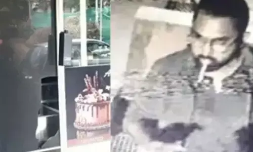 ആദ്യം ഷോപ്പിന്റെ ചില്ല് അടിച്ചുതകർത്തു; പിന്നാലെ പെട്രോൾ കുപ്പി എടുത്തെറിഞ്ഞ് കത്തിക്കാനും ശ്രമം; കൊച്ചിയിൽ യൂസ്ഡ് കാർഷോറൂമിൽ ആക്രമണം; പരിശോധന നടത്തി പോലീസ്